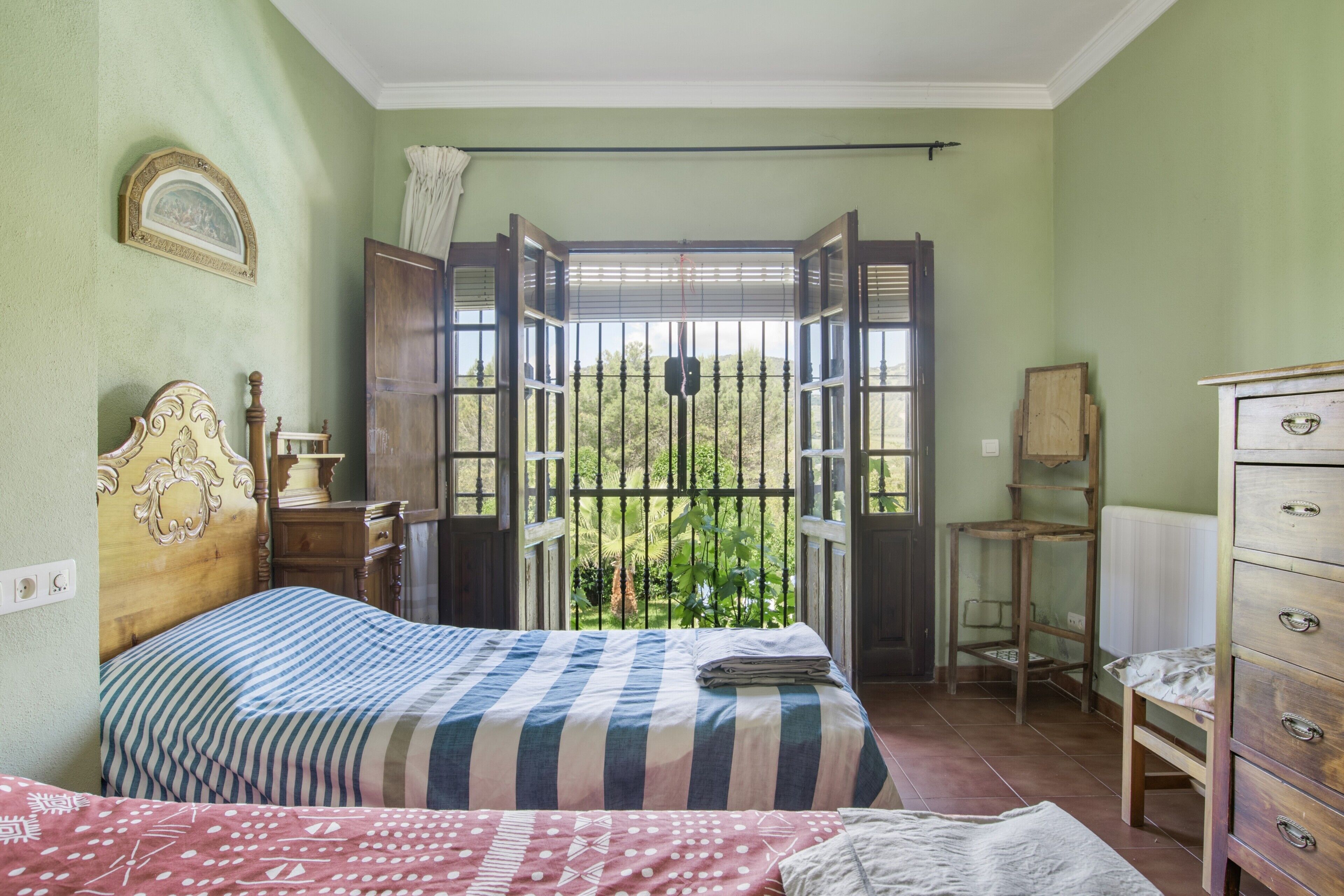 4 habitaciones, tabla de planchar con plancha y wifi gratis 