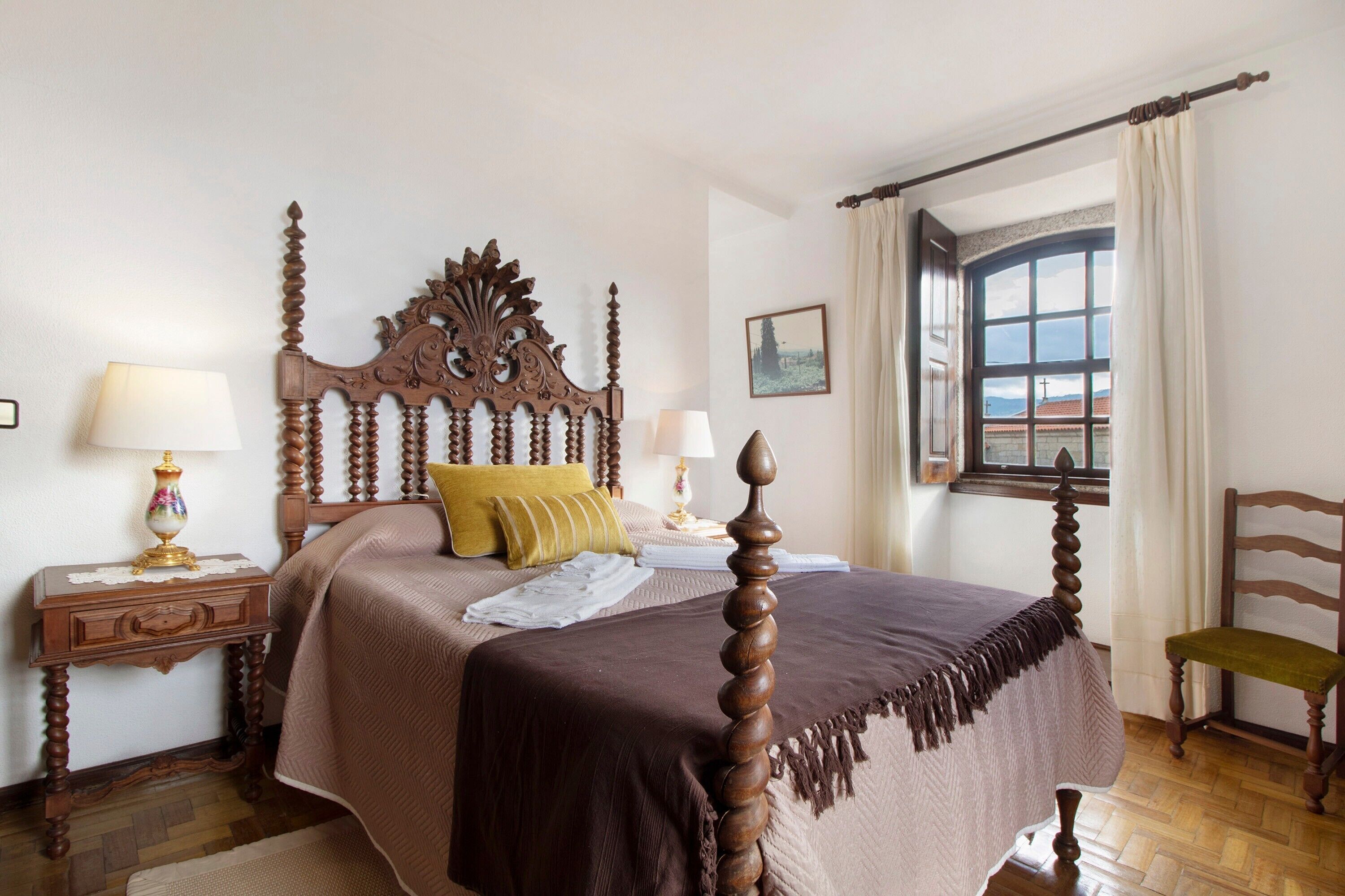 6 bedrooms, free WiFi, bed sheets