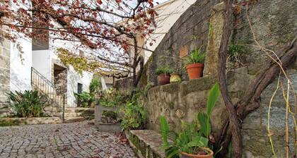 Room 'Quarto 2 - Casa Do Adro' with Mountain View, Wi-Fi and Air Conditioning