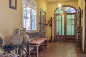 Interior - Cantarrana 2 Apartment: Pool, Wi-Fi, Air Conditioning in an Idyllic Setting (Arriate)