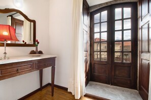Interior - Room 'Suite 2 - Casa Do Adro' with Mountain View, Wi-Fi and Air Conditioning (Soajo)