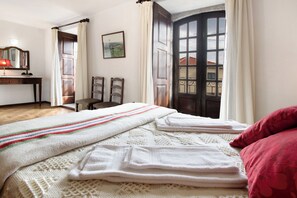 1 bedroom, free WiFi, bed sheets - Room 'Suite 2 - Casa Do Adro' with Mountain View, Wi-Fi and Air Conditioning (Soajo)