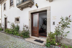 Exterior detail - Room 'Suite 2 - Casa Do Adro' with Mountain View, Wi-Fi and Air Conditioning (Soajo)