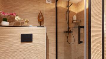 Shower, hair dryer, towels