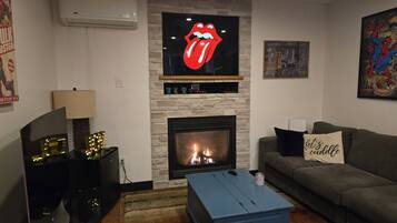 TV connectée, cheminée, jeux vidéo