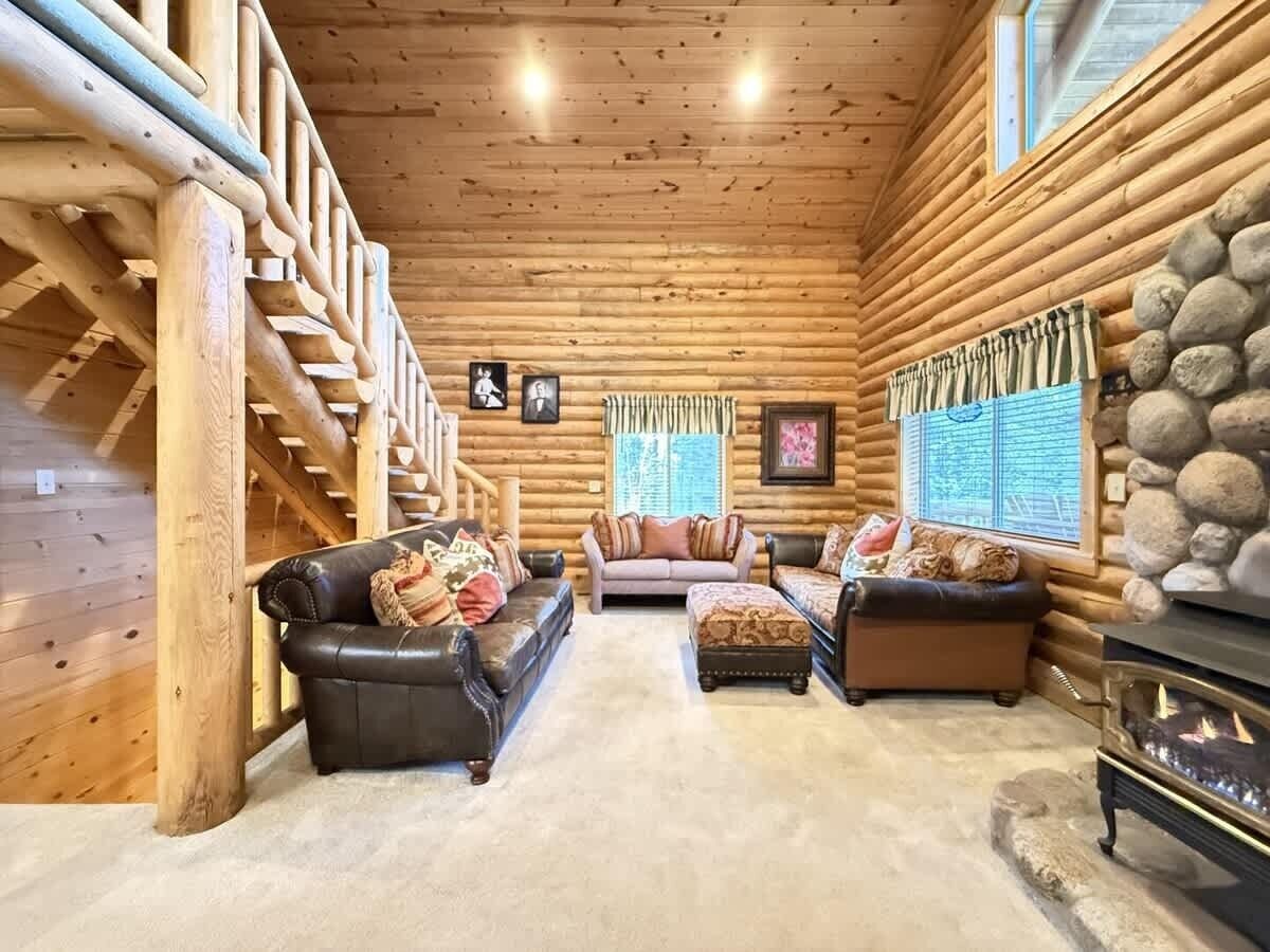 Smart TV, fireplace, offices