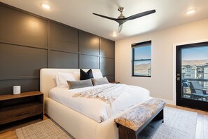 3 chambres, bureau, fer et planche à repasser, accès au Wi-Fi (inclus)