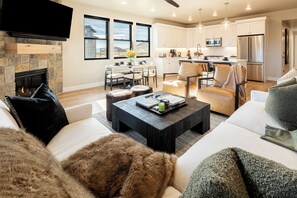 Smart TV, fireplace - Deer Valley East Village | Lake & Lift Access in 5 Min (Heber City)