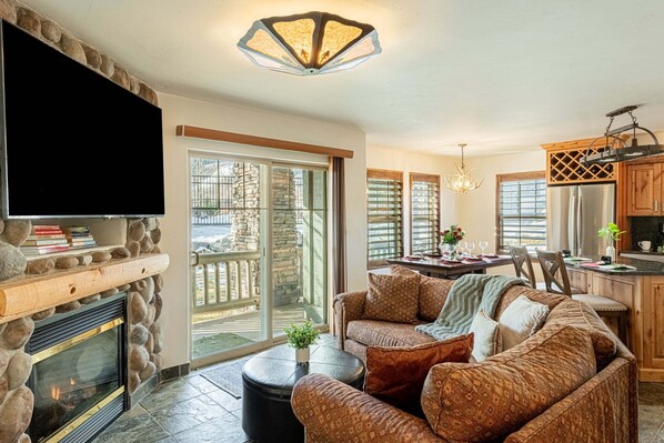 Smart TV, fireplace