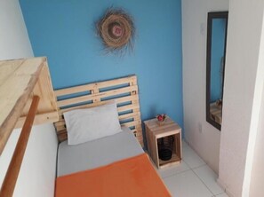 Economy Single Room | Dihias secara berasingan, Wi-fi percuma, cadar katil 