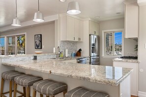 Fridge, microwave, oven, stovetop - Anchored in the Harbor - a 3 bedroom penthouse in Oceanside, perfect for up to 6 guests (Oceanside)