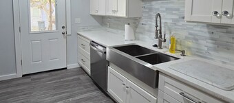 Charming 3-bedroom cottage in serene Aransas Pass with AC, WiFi