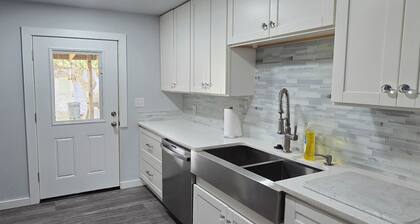 Charming 3-bedroom cottage in serene Aransas Pass with AC, WiFi