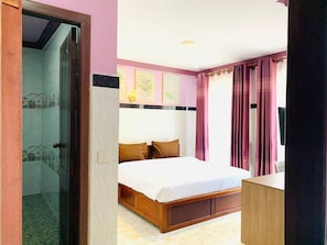 Deluxe Double Room, 1 King Bed, City View