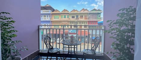 Deluxe Double Room, 1 King Bed, City View | Desk, free WiFi