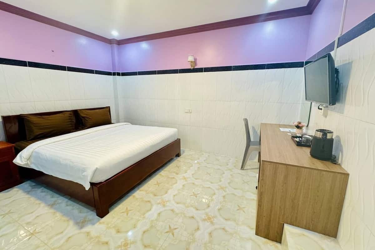 Standard Double Room, 1 King Bed | Desk, free WiFi