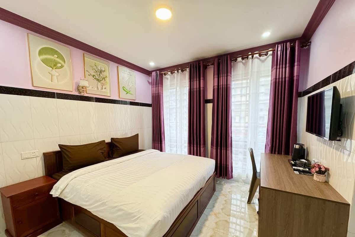 Deluxe Double Room, 1 King Bed, City View | Desk, free WiFi