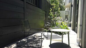 Terrace/patio - Your luxe 2 bed Hampton Haven with parking (Hampton)