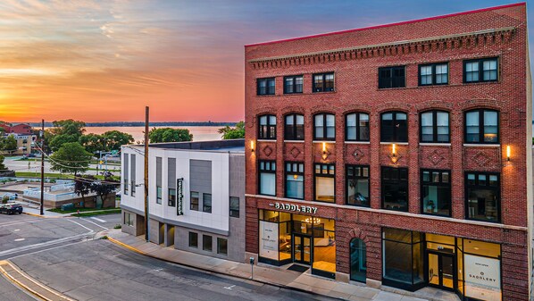 Exterior - One Bedroom King/accessible with views of Lake Monona in the heart of downtown. (Madison)