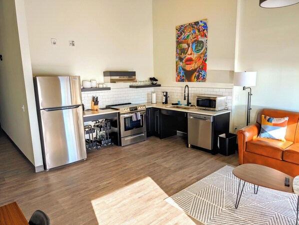 Private kitchen - One Bedroom King/accessible in the heart of downtown. (Madison)