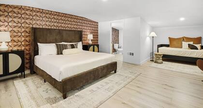 Bungalow 8 San Marcos TX