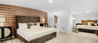 Bungalow 8 San Marcos TX