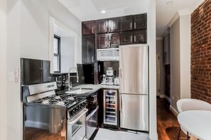 Kühlschrank, Mikrowelle, Ofen, Geschirrspüler