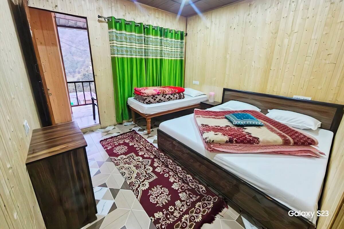 Desk, free WiFi, bed sheets