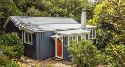 Hillside Hideaway – Romantic Cottage Escape