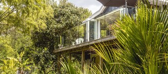Hillside Hideaway – Romantic Cottage Escape