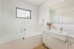 Shower, eco-friendly toiletries, hair dryer, towels - Salty Solstice - Beachside Dunsborough Town (Dunsborough)