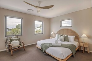 3 bedrooms, desk, iron/ironing board, travel cot - Salty Solstice - Beachside Dunsborough Town  (Dunsborough)