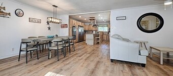 Lakeside Retreat, Hot Tub and Private Fishing Deck