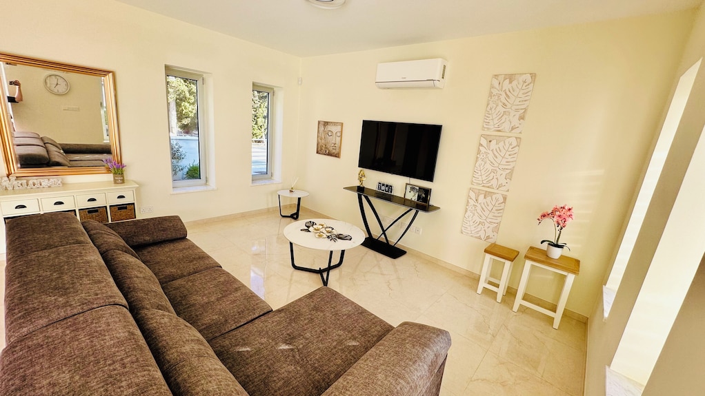 Luxury Villa Bird Of Paradise.with Private Pool Close To Beach And Paphos Centre - Pafos