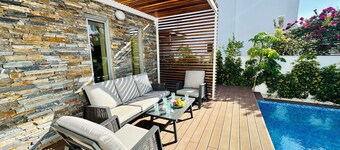 Luxury Villa Bird of Paradise.With Private Pool close to beach and Paphos centre