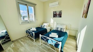 3 bedrooms, iron/ironing board, travel crib, WiFi - Luxury Villa Bird of Paradise.With Private Pool close to beach and Paphos centre (Yeroskipou)