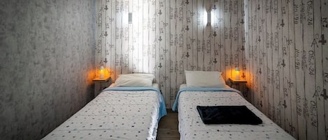 3 bedrooms, iron/ironing board, WiFi, bed sheets