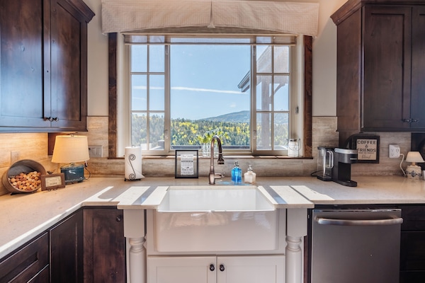 Batterie de cuisine, vaisselle et ustensiles, épices