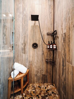Dusche, Haartrockner, Bidet, Handtücher