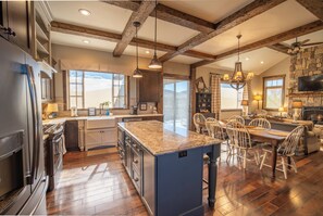 調理器具と食器、香辛料