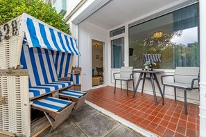 Unclassified image, 4 of 19, button