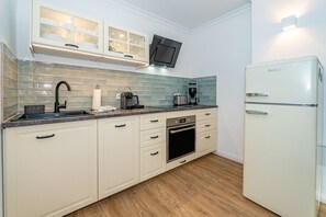Fridge, oven, stovetop, dishwasher - This one love - Cozy vacation apartment for up to 3 people in Alt (Sylt)
