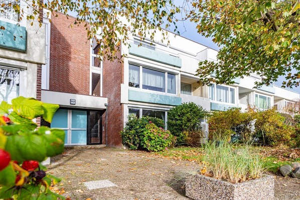 Unclassified image, 1 of 19, button