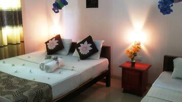 9 sovrum, skrivbord, resesäng och wi-fi