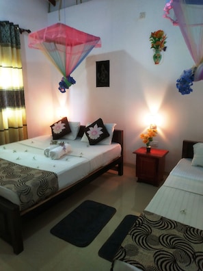 9 bedrooms, desk, travel cot, WiFi