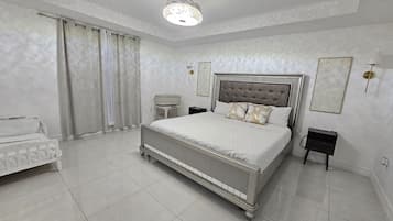 4 Schlafzimmer, Schreibtisch, Bügeleisen/Bügelbrett, WLAN