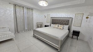 4 habitaciones, escritorio, tabla de planchar con plancha y wifi 