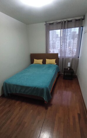 2 soverom, skrivebord, strykejern/-brett og wi-fi (inkludert)