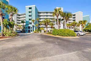Exterior - Gorgeous bayside condo with lazy river and beach access (Fort Walton Beach)