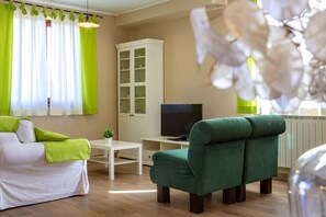 TV - Villa Campidoglio By MMega (Piane di Falerone)